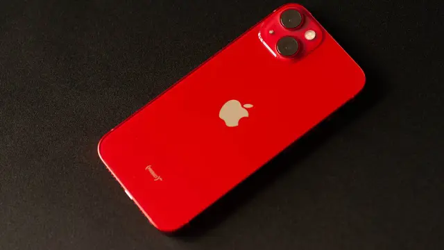 iPhone 13 bez ładowarki? Jaką wybrać i na co uważać!