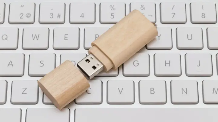 Jak przenieść pliki z tabletu na pendrive? Proste kroki Android/iPad